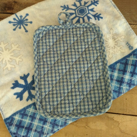 Vintage Christmas Winter Kitchen Towel and Pot Holder Set by LLL - Picture 3 of 3